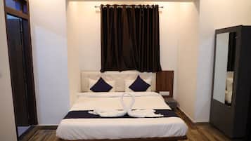 Laptop workspace, free WiFi, bed sheets