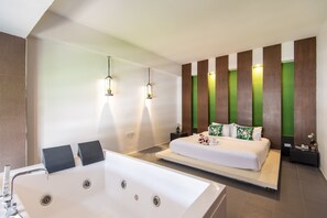 Anna Suite | มินิบาร์, ตู้นิรภัยในห้องพัก, โต๊ะทำงาน, ผ้าม่านกันแสง