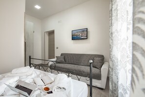 Standard Triple Room | Frette Italian sheets, premium bedding, down comforters - Opera Home Principe Umberto (Naples)