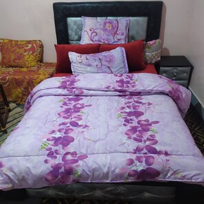 Quarto casal família | Espaço de trabalho para notebook, Wi-Fi de cortesia, roupa de cama