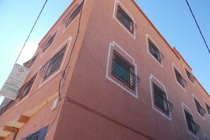 Front of property - Auberge De Jeunesse Ouarzazate - Hostel (Tarmigt)