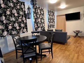 Standard Apartment, 1 Bedroom | In-room dining