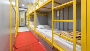 Gold Dormitory Male | Free WiFi - Mumbai Backpackers, Andheri MIDC (Mumbai)