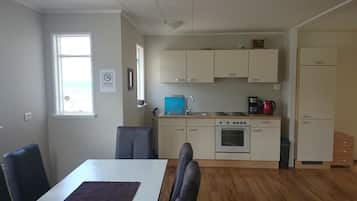 Apartment, 3 Bedrooms | Private kitchen | Fridge, stovetop, cookware/dishes/utensils