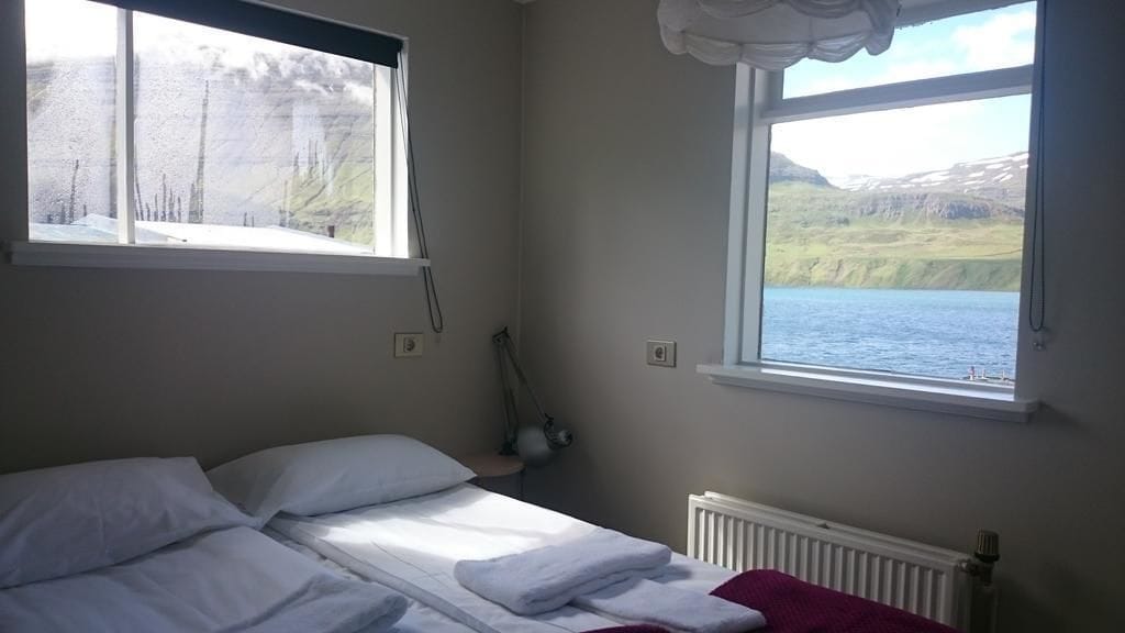 ستائر تعتيم وأسرّة أطفال/رضّع (مجانًا) وواي فاي مجانًا وملاءات أسرّة