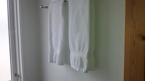 Double or Twin Room, Private Bathroom, Mountain View | Bathroom amenities - Nord Marina Guesthouse (Seydisfjordur)