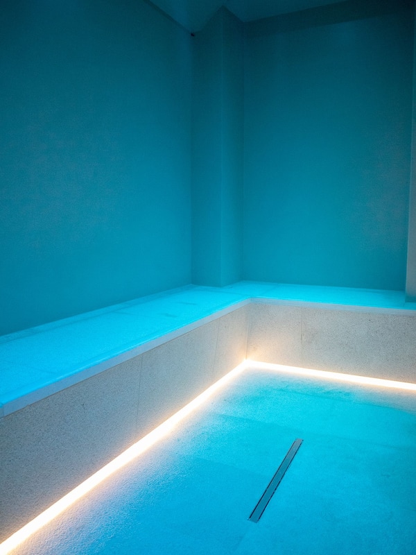 Indoor spa tub