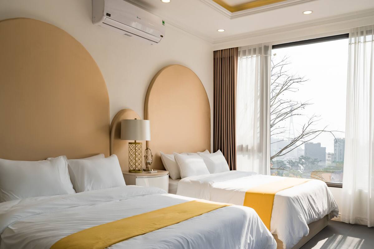 Hypo-allergenic bedding, soundproofing, free WiFi, bed sheets