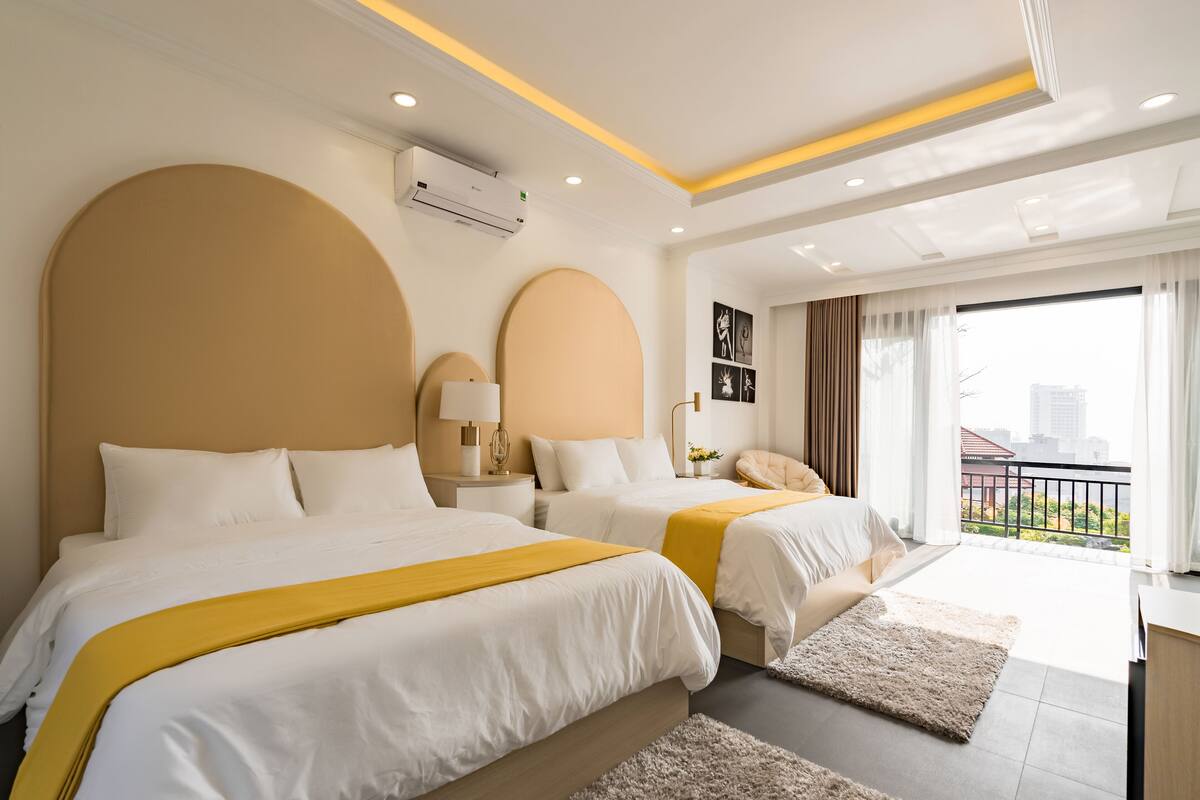 Hypo-allergenic bedding, soundproofing, free WiFi, bed sheets