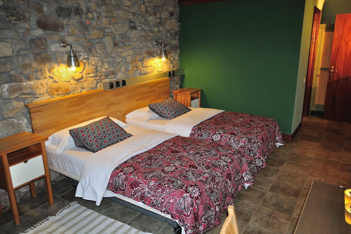 Double or Twin Room | 5 bilik tidur, Wi-fi percuma, cadar katil