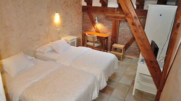 Double Room | 5 bedrooms, free WiFi, bed sheets