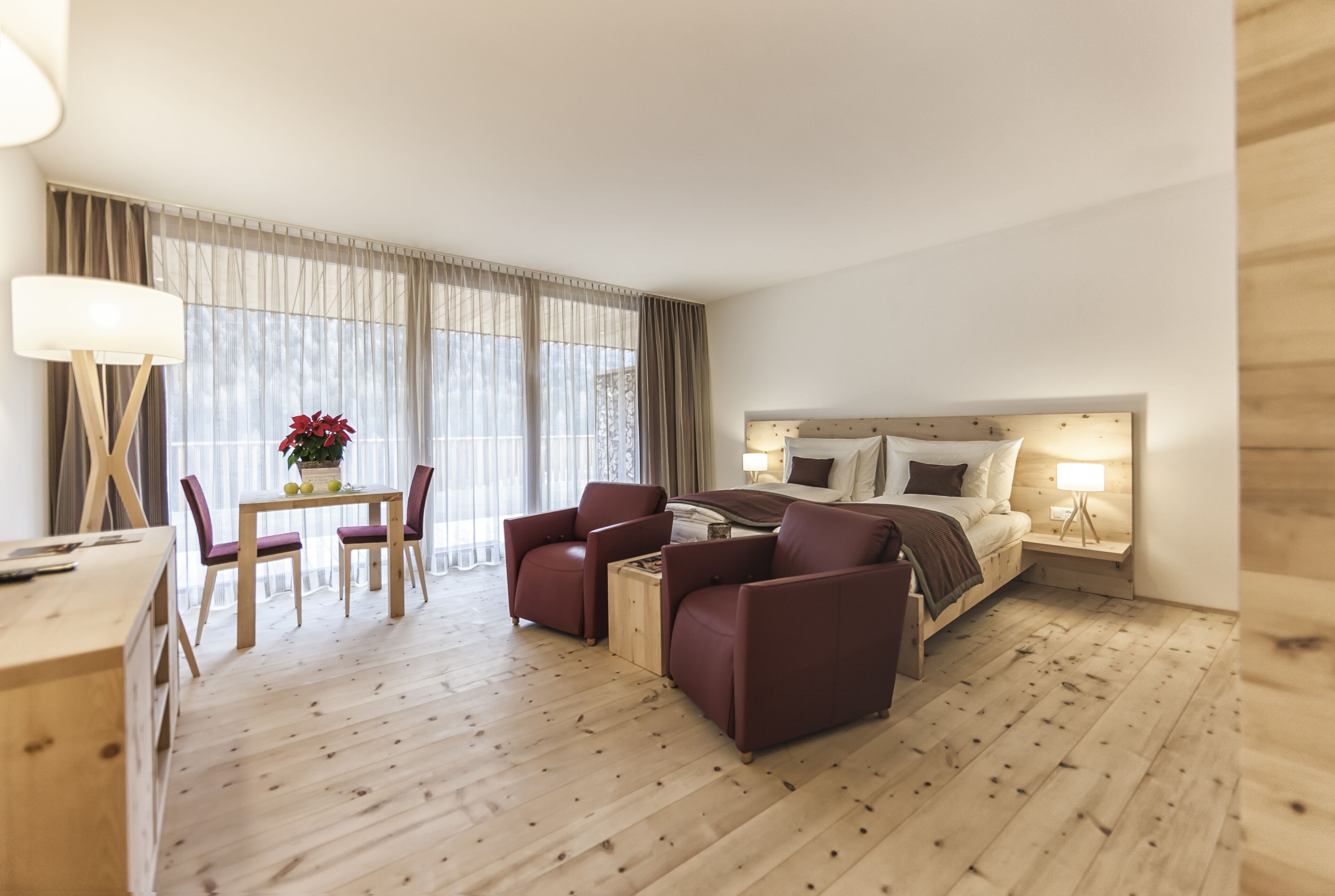 Junior suite, terras | Luxe beddengoed, een minibar, een kluis op de kamer