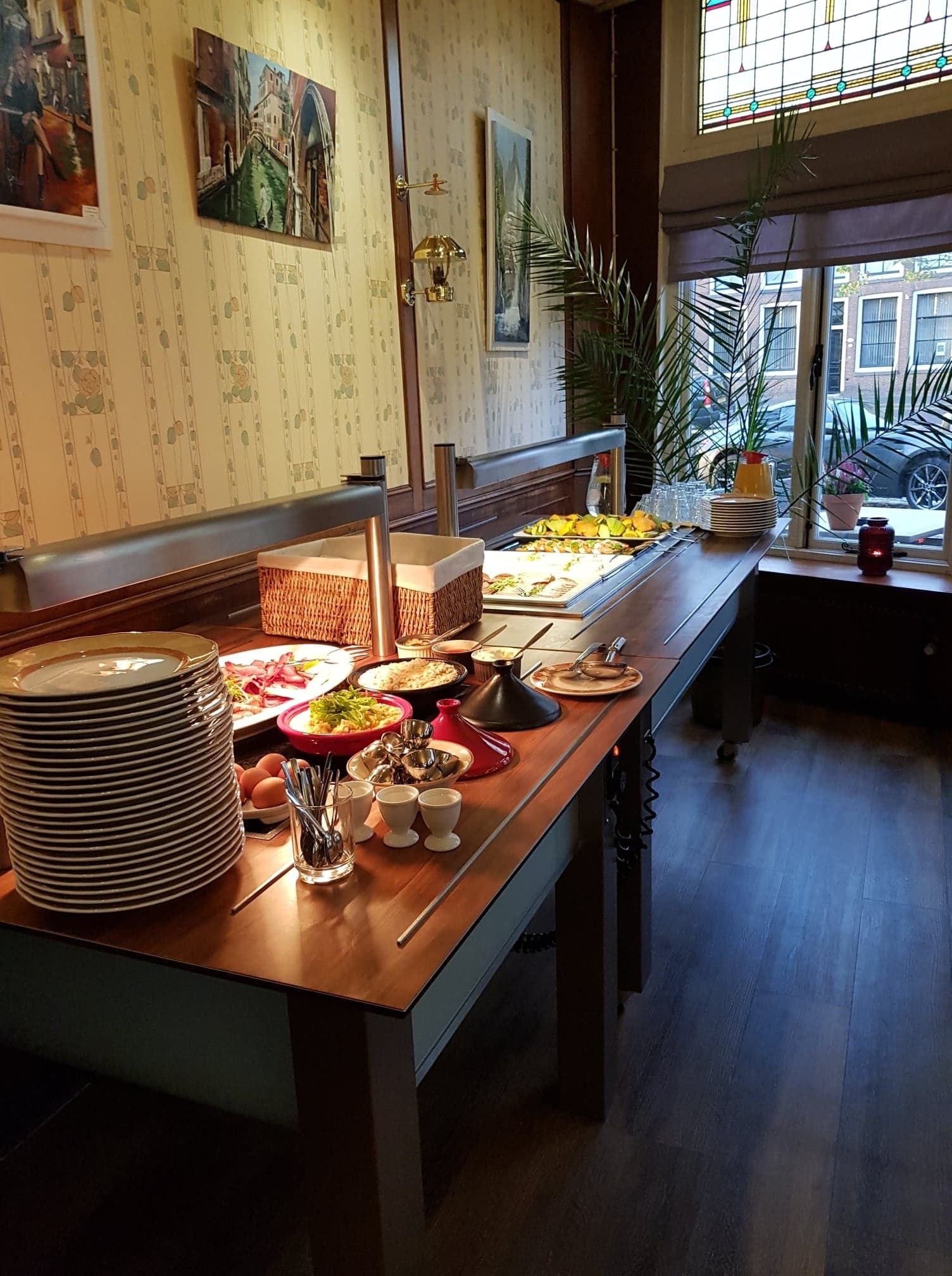 lunch and dinner served