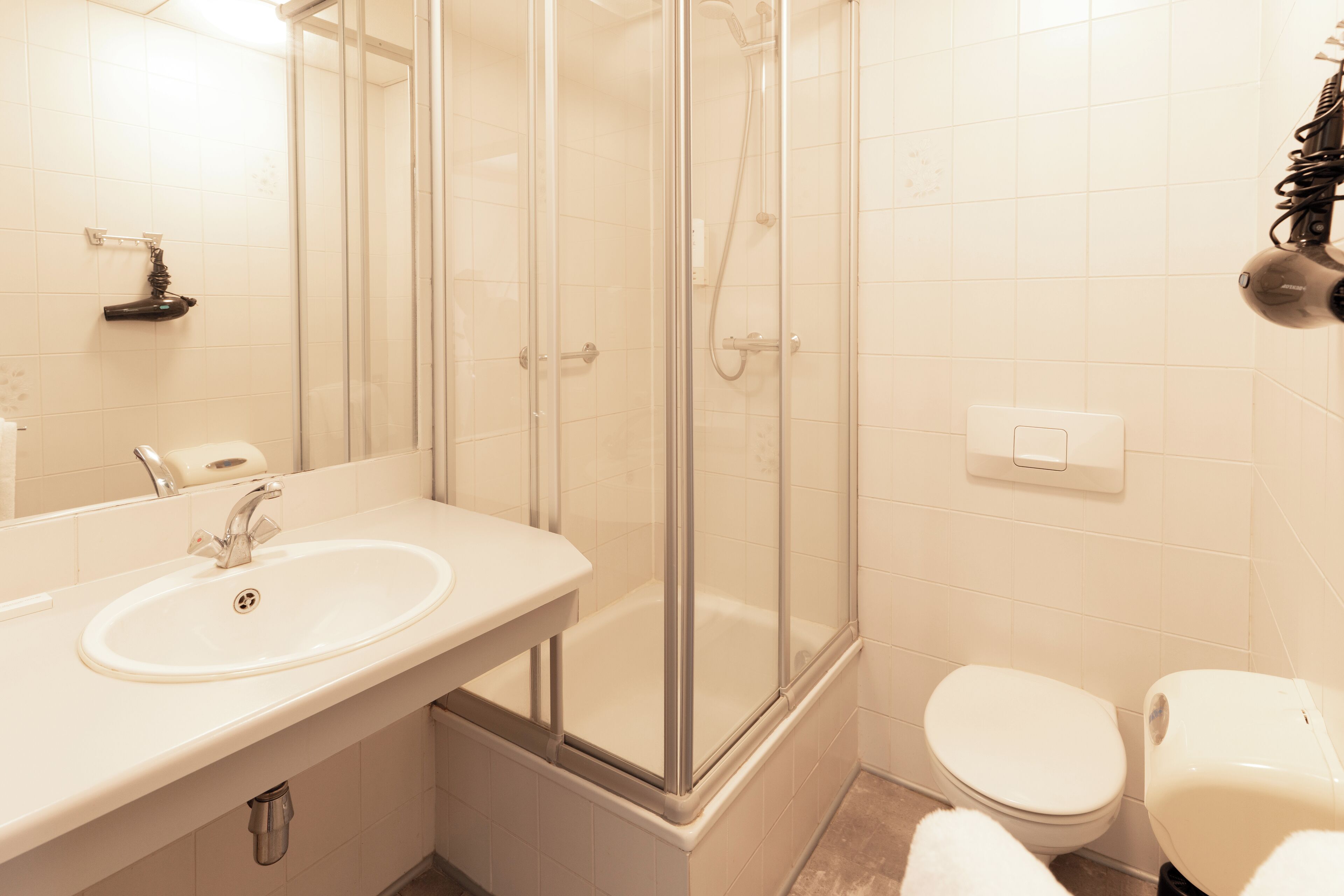 standard single room, 1 single bed, non smoking | bathroom | free toiletries, hair dryer, towels