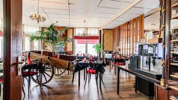 Serveert lunch en diner