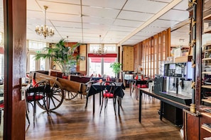 Lunch and dinner served  - Hotel 't Heerenlogement (Harlingen)