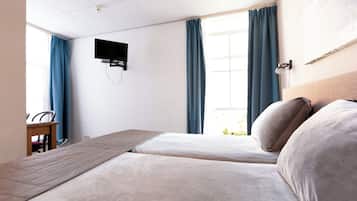 Habitación con 1 cama doble o 2 individuales, 2 camas individuales, no fumadores | Ropa de cama de alta calidad, colchones Select Comfort, escritorio