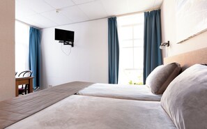 Chambre double ou avec lits jumeaux, 2 lits jumeaux, non-fumeur | Literie de qualité, lit avec matelas Select Comfort, bureau
