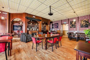 Bar (on property) - Hotel 't Heerenlogement (Harlingen)