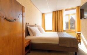 Double or Twin Room, 2 Twin Beds, Non Smoking | Premium bedding, Select Comfort beds, desk, iron/ironing board