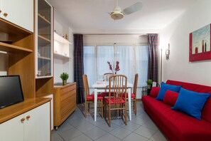 Departamento, 1 habitación | Área de sala de estar | Televisión de pantalla plana 
