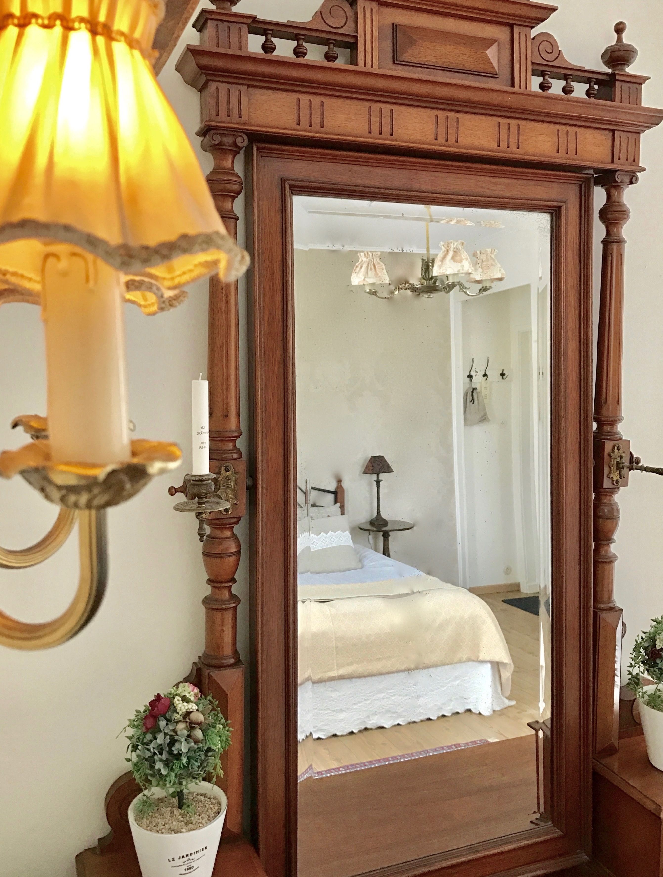 Individually decorated, individually furnished, desk, laptop workspace