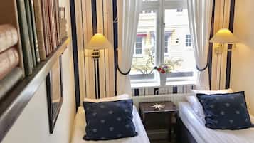 1 bedroom, individually decorated, individually furnished, desk