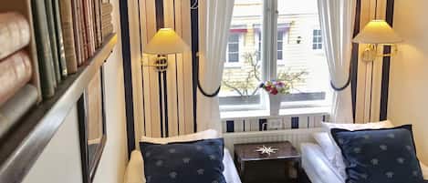 1 Schlafzimmer, individuell dekoriert, individuell eingerichtet