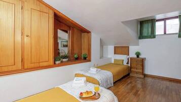 2 dormitorios, tabla de planchar con plancha, wifi y ropa de cama