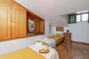 2 chambres, fer et planche à repasser, Wi-Fi, draps fournis