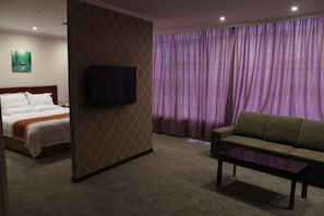 In-room safe, free WiFi