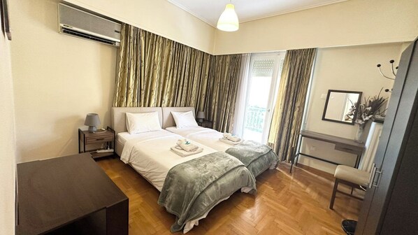 2 bedrooms, in-room safe, desk, iron/ironing board - Comfortable apartment for your holidays, in the center of Athens. (Kallithea)