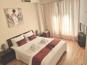 2 bedrooms, in-room safe, desk, iron/ironing board