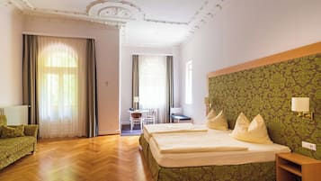 Doppelzimmer | Allergikerbettwaren, Schreibtisch, Verdunkelungsvorhänge