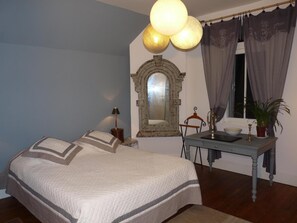 Individually decorated, individually furnished, free WiFi, bed sheets - Le Point d'Orgue (Pineuilh)