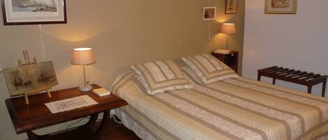 Double Room, Non Smoking (Sable) | Individually decorated, individually furnished, free WiFi, bed sheets