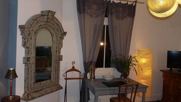 Chambre Double, non-fumeurs (Bleu) | Décoration personnalisée, ameublement personnalisé, Wi-Fi gratuit