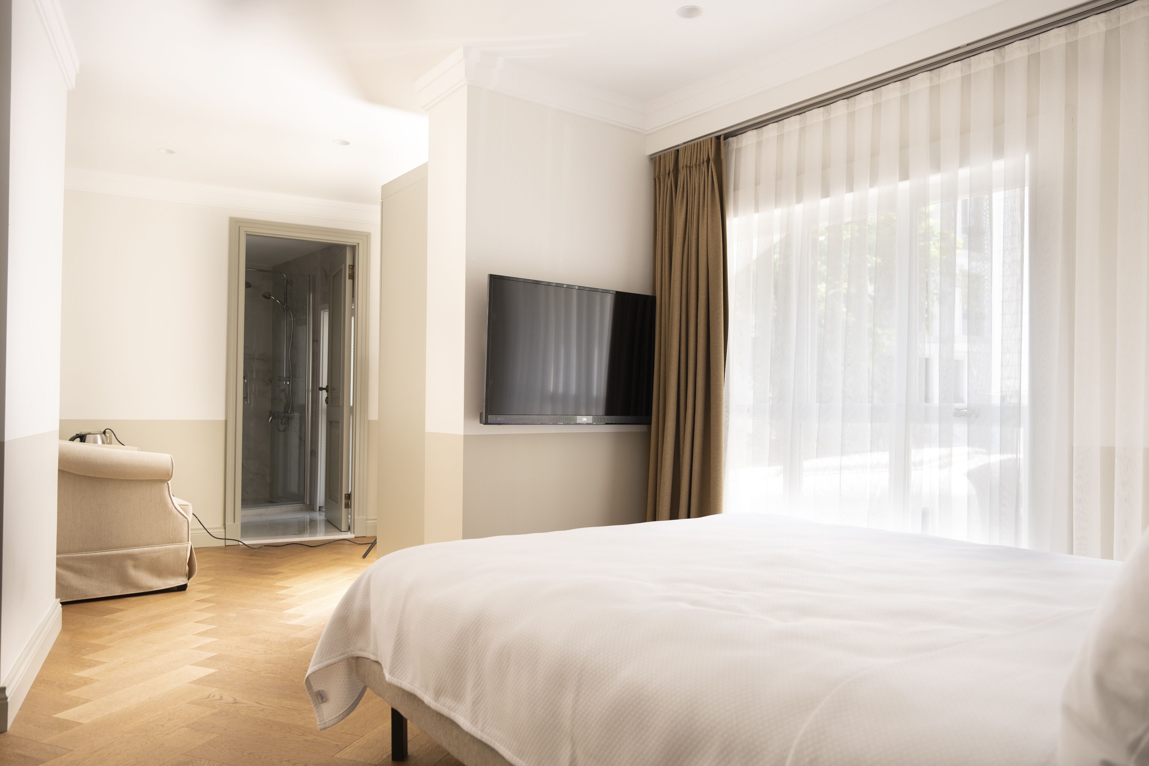 1 bedroom, premium bedding, minibar, in-room safe