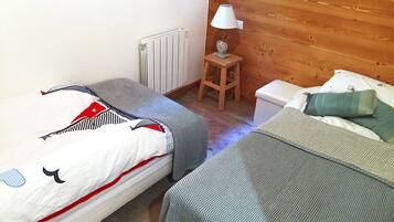 4 bedrooms, iron/ironing board, travel cot, WiFi