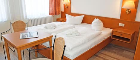 1 室のベッドルーム、デスク、旅行用ベビーベッド、WiFi