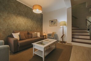 Exclusive Villa, 2 Bedrooms, Ocean View | Living area