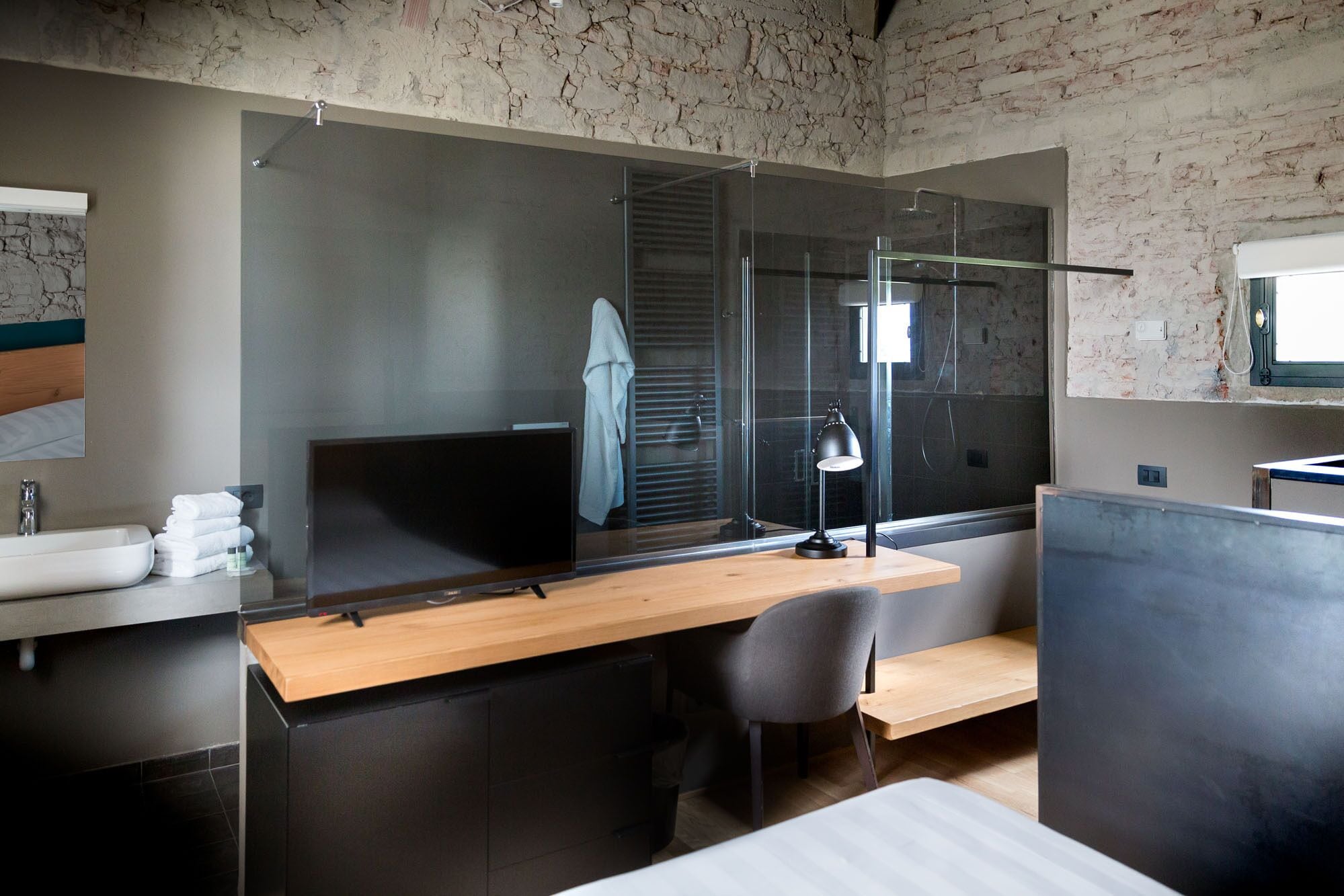 Minibar, desk, soundproofing, free WiFi