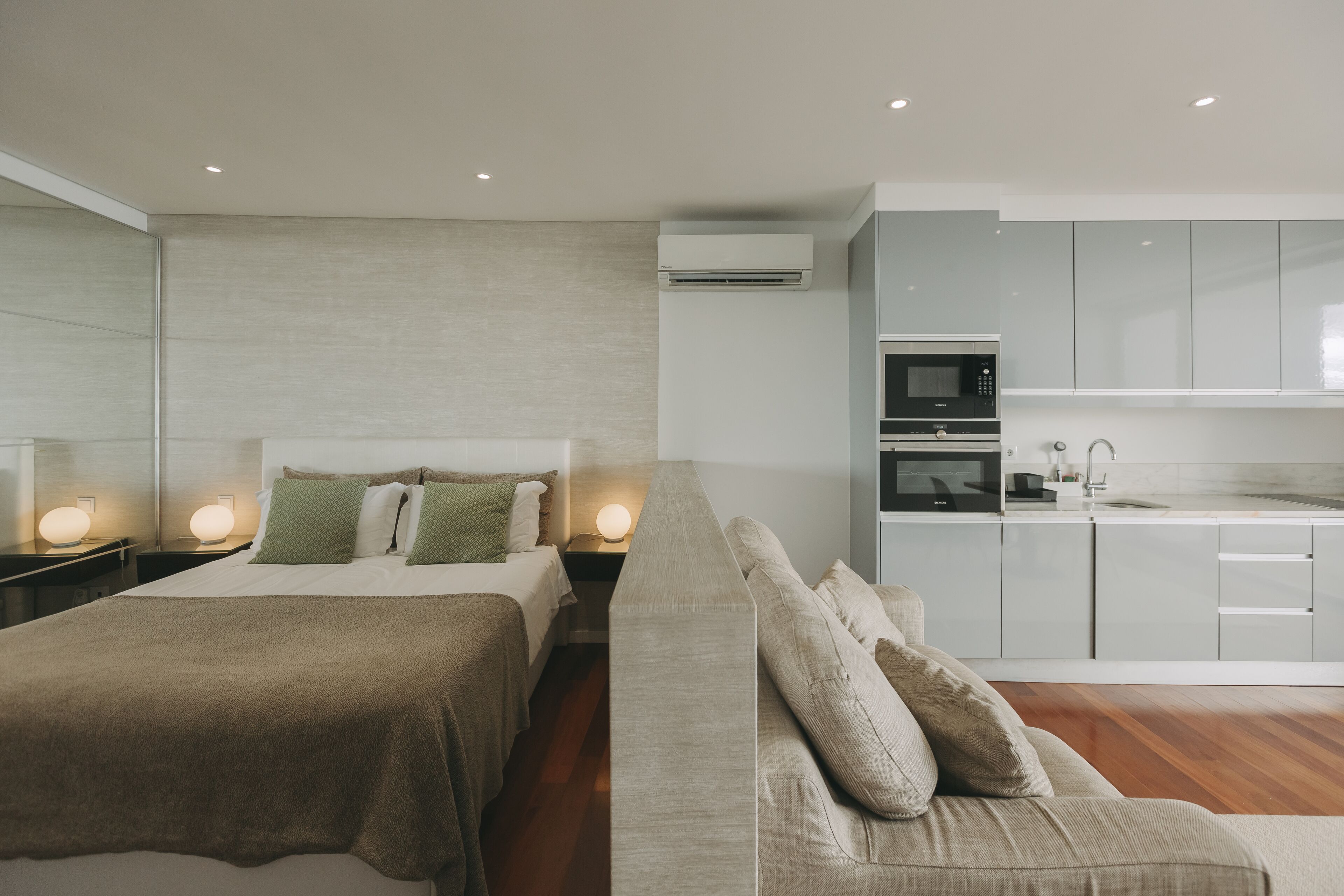 Premium-Apartment, 1 Schlafzimmer, Meerblick (Coast 2) | Essbereich im Zimmer