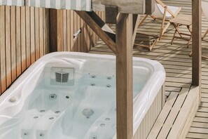 Outdoor spa tub - Coast View by Azores Villas (Ponta Delgada)