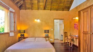 Double Room, 1 King Bed, Non Smoking | Premium bedding, down comforters, individually decorated