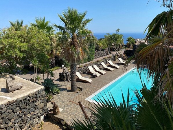 Outdoor pool - La  Kuddia (Pantelleria)