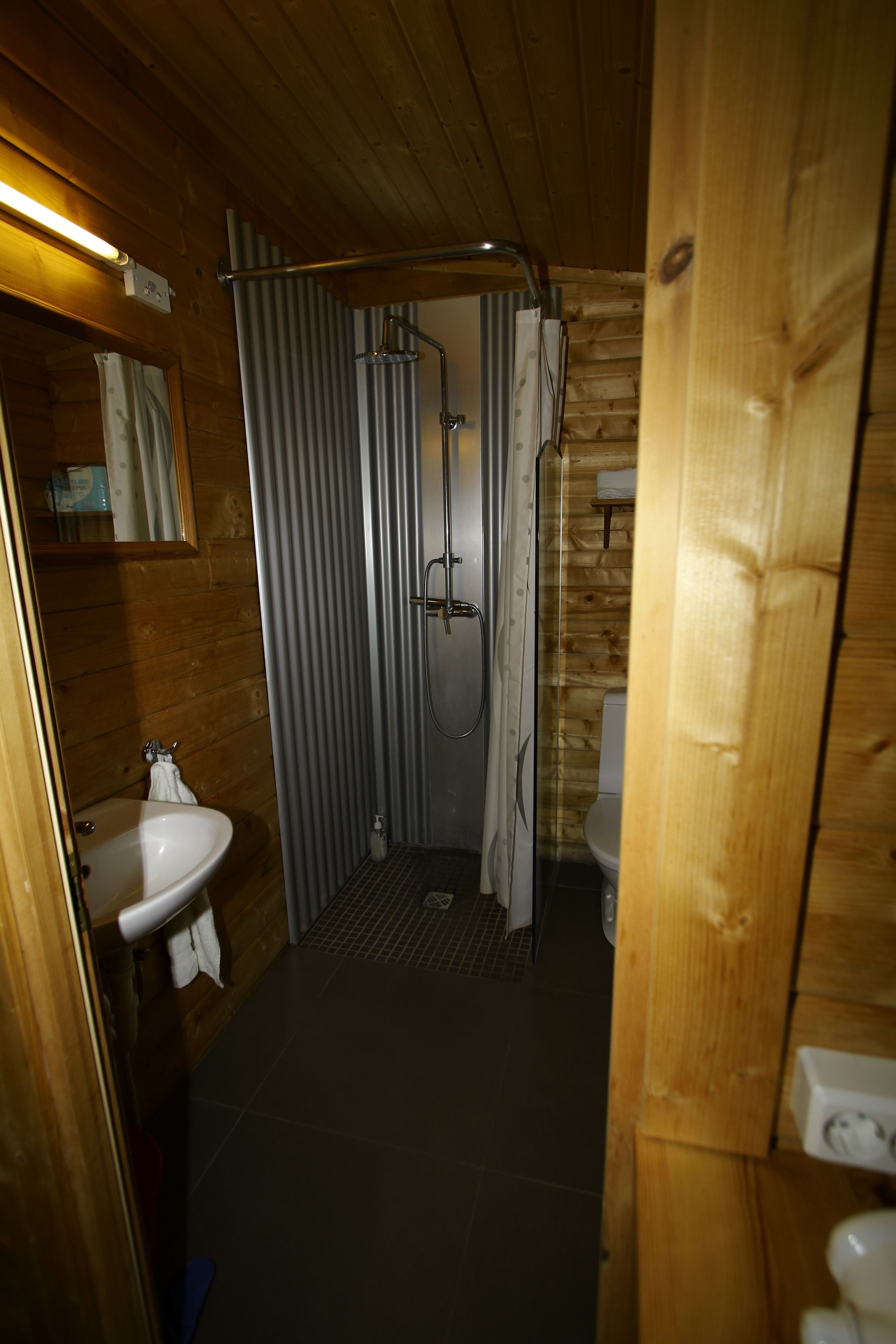 Cottage, 1 slaapkamer | Badkamer | Een douche, een haardroger, handdoeken