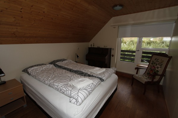 Blackout curtains, iron/ironing board, free cots/infant beds, free WiFi