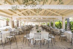 Outdoor banquet area - Masseria Grottella (Avetrana)