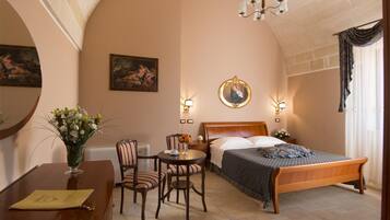 Superior-Dreibettzimmer | Minibar, Zimmersafe, Verdunkelungsvorhänge, schallisolierte Zimmer